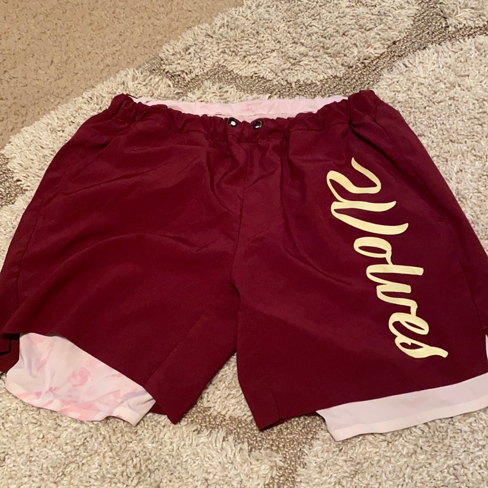 Men’s size small Darc Sport workout shorts w liner